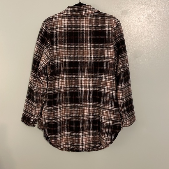 Women’s brown and cream plaid Shacket - Picture 5 of 8